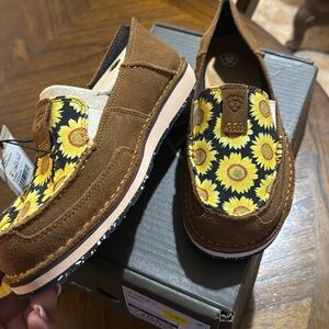 New Women’s cruiser size 8 sunflower ariat shoe